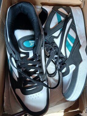 Reebox basketball shoe unisex